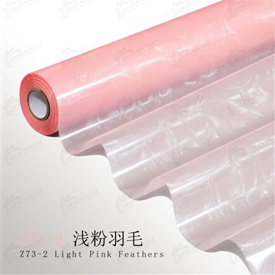 Heleroosa, sulgede{0}}mustriga nahast tembeldusfooliumiga